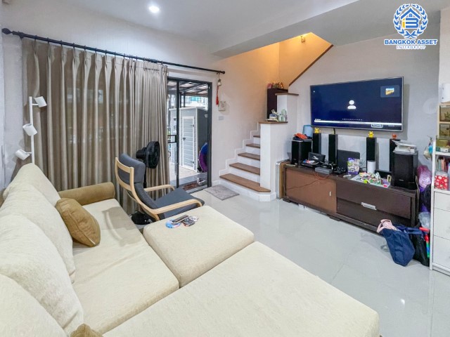 *****ทาวน์โฮมมือสองย่านกรุงเทพฯ ม.เดอะเมทโทร พัฒนาการ-ศรีนครินทร์ เนื้อที่เกือบ 19 ตร.ว. ฟังก์ชัน 3 ห้องนอน 3 ห้องน้ำ 2 ที่จอดรถ แถมฟรี! 3 เครื่องปรับอากาศ บนทำเลเชื่อมต่อถ.พัฒนาการ, ถ.สุขุมวิท 77 ใกล้รถไฟฟ้าสายแอร์พอร์ตเรลลิงก์ "สถานีหัวหมาก" จองด่วน!